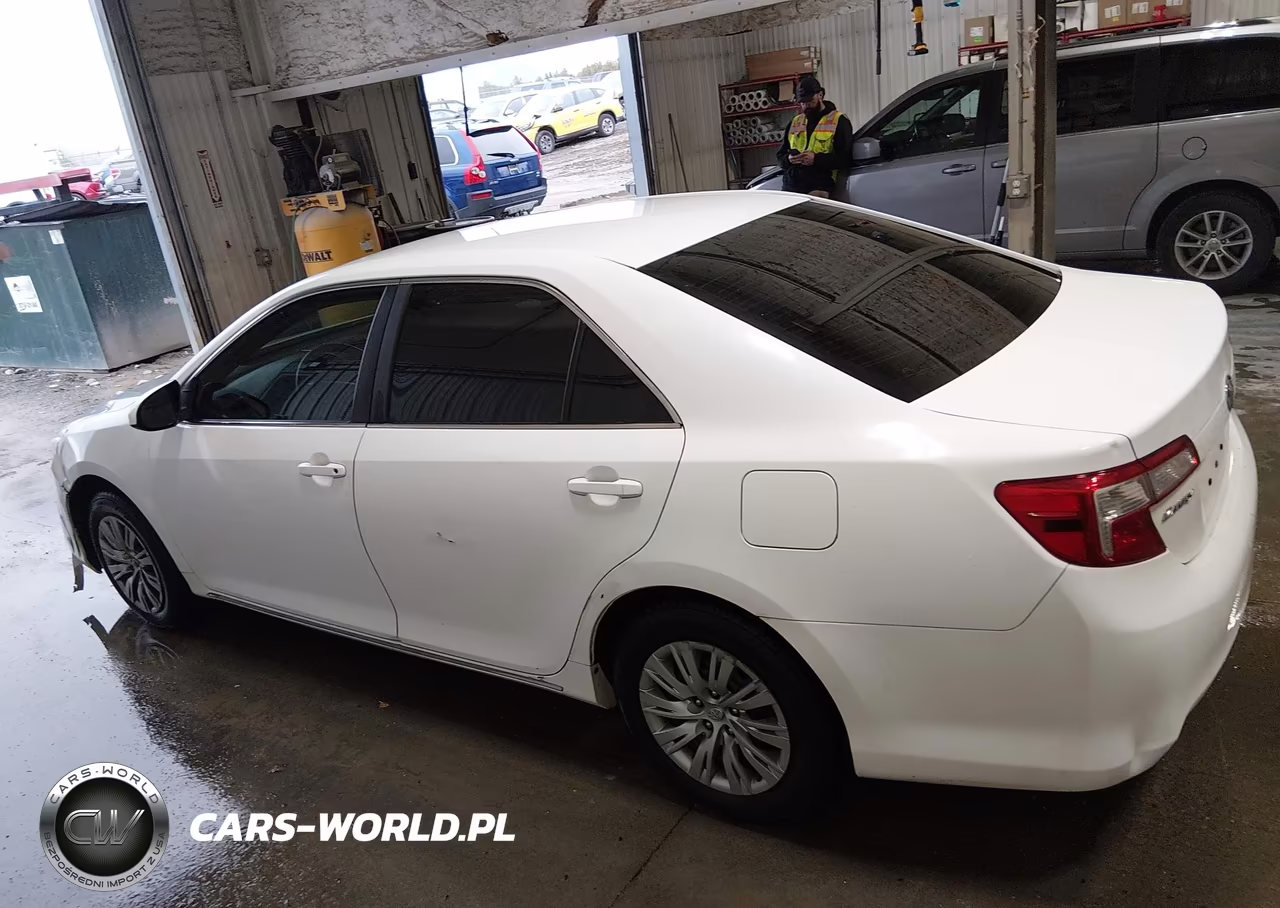 2014 Toyota Camry Le VIN:4T1BF1FKXEU386024 - 14
