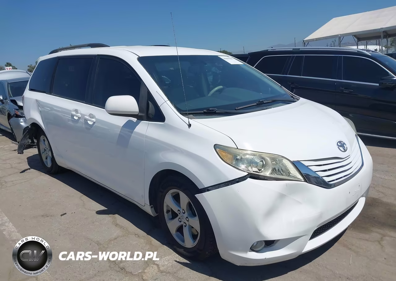 2012 Toyota Sienna Le V6 8 Passenger