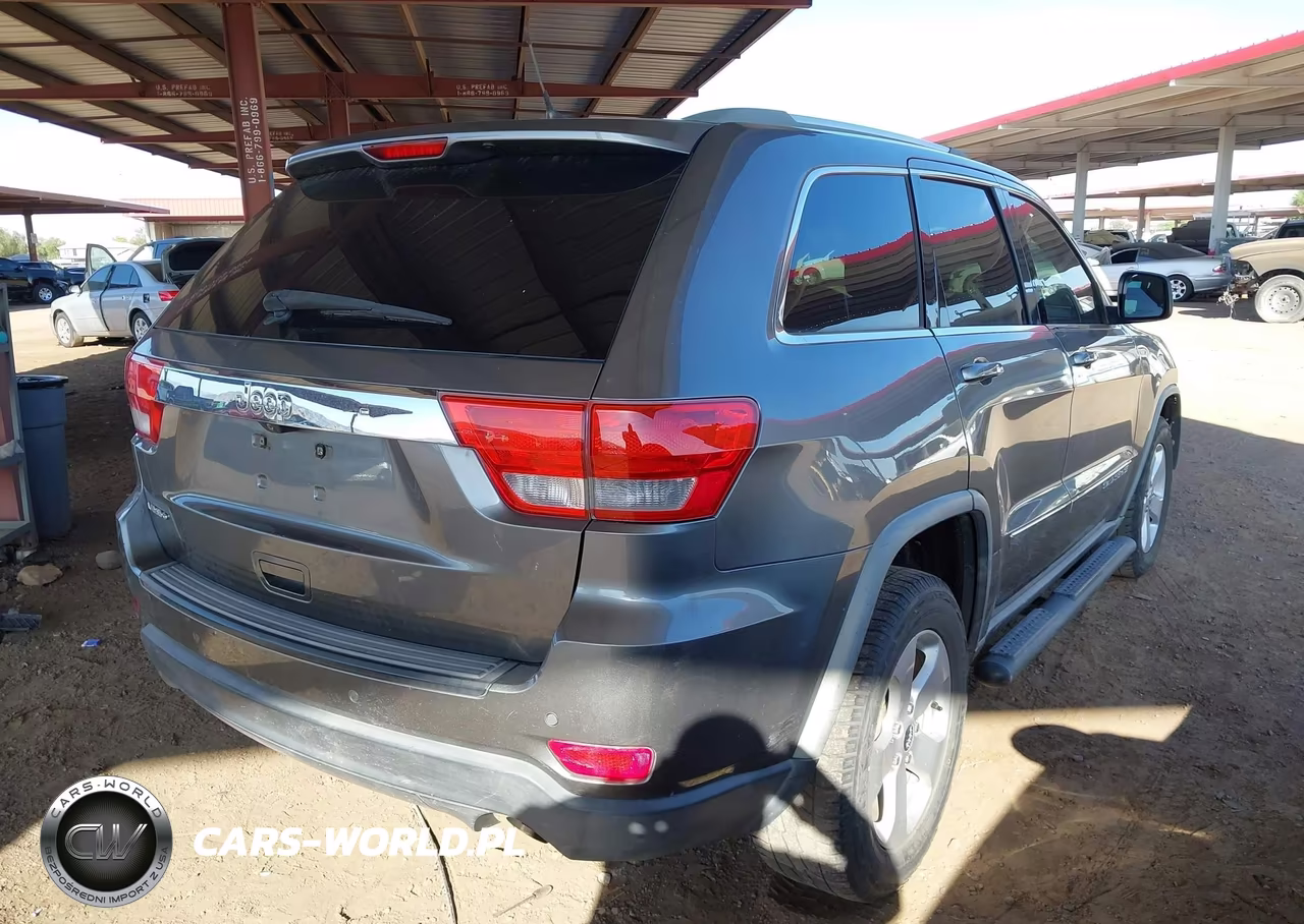2012 Jeep Grand Cherokee Laredo VIN:1C4RJEAGXCC104074 - 4