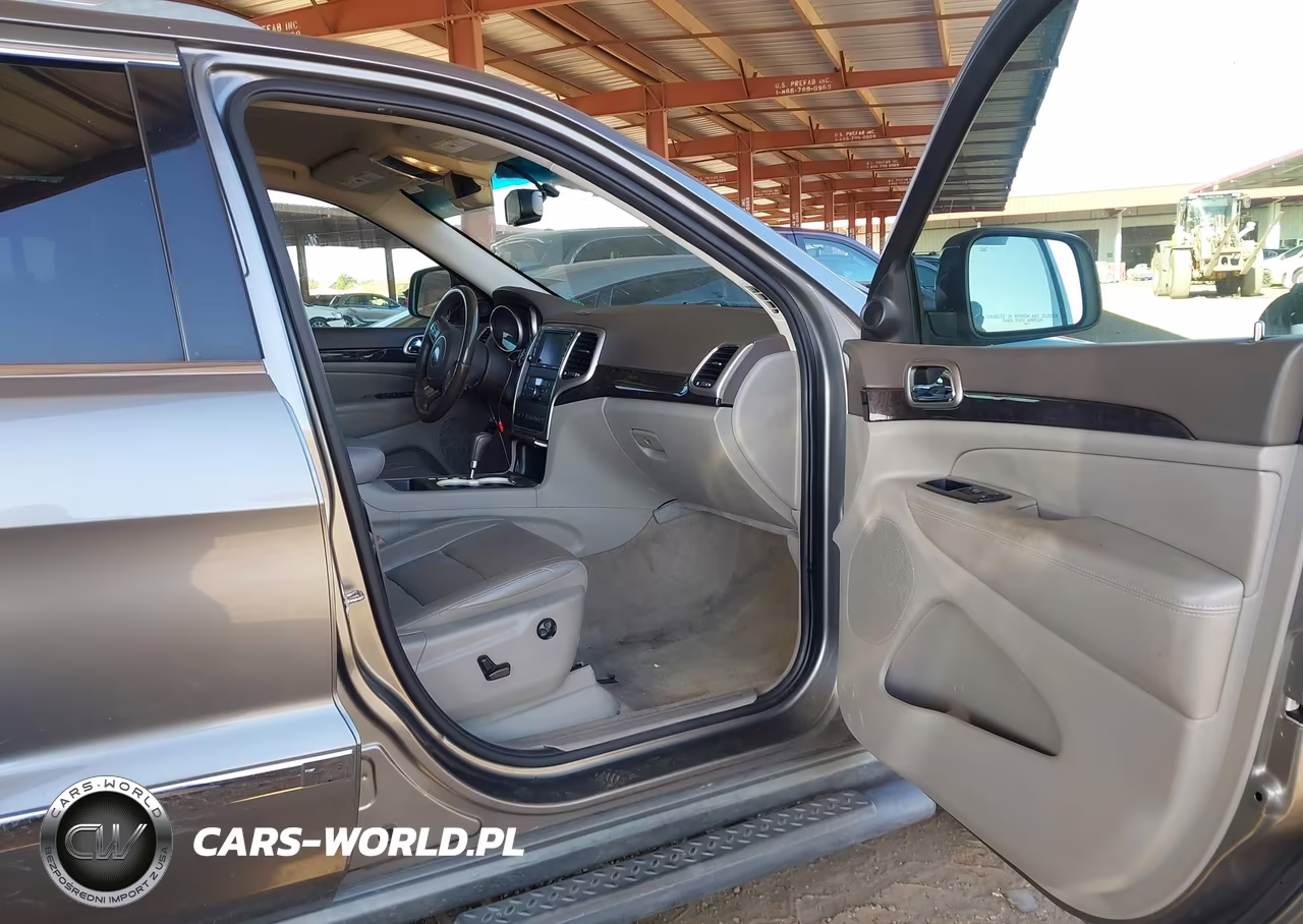 2012 Jeep Grand Cherokee Laredo VIN:1C4RJEAGXCC104074 - 5