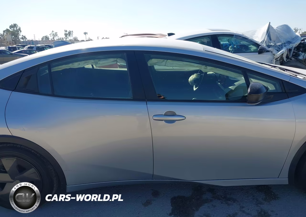 2023 Toyota Prius Le VIN:JTDACAAU8P3002803 - 12