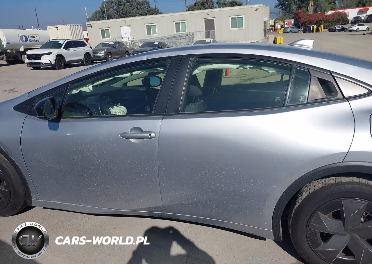 2023 Toyota Prius Le VIN:JTDACAAU8P3002803 - 13