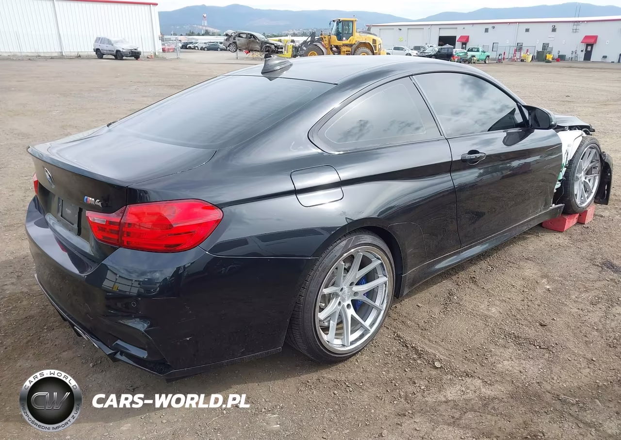 2015 BMW M4 VIN:WBS3R9C5XFK331043 - 4