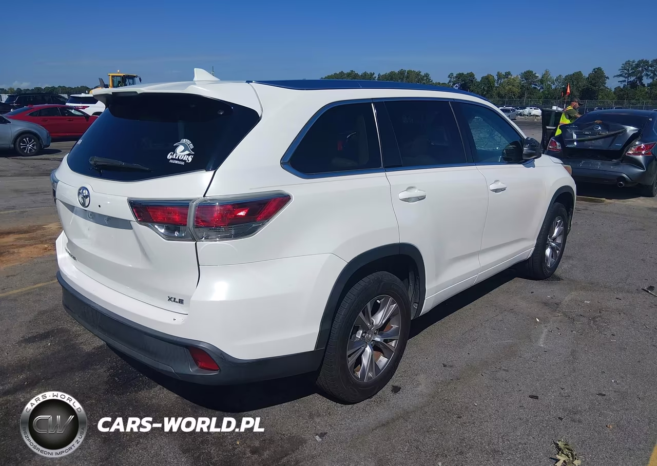 2015 Toyota Highlander Xle V6 VIN:5TDKKRFH9FS110457 - 4