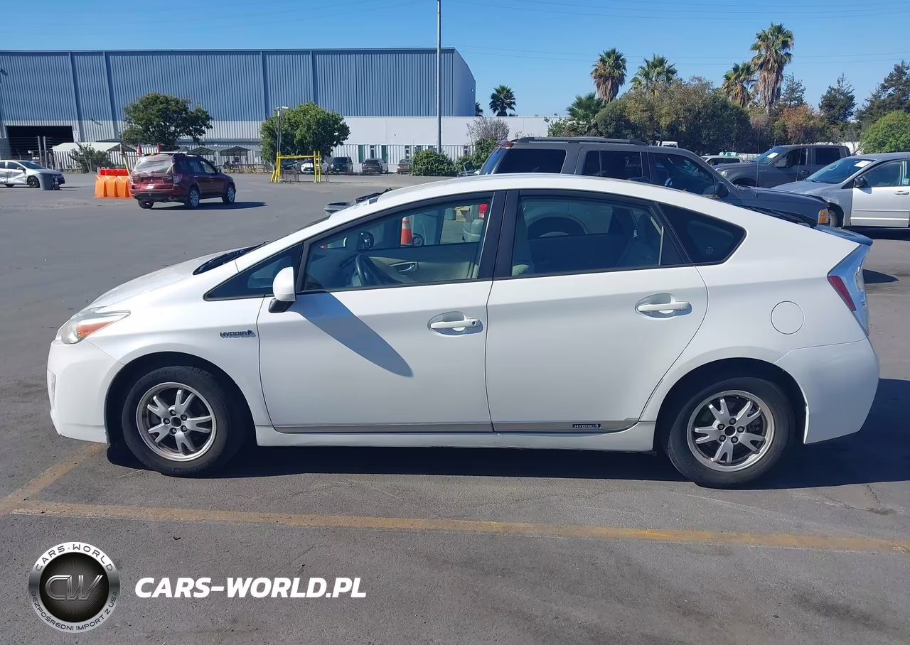 2011 Toyota Prius Three VIN:JTDKN3DU6B0256185 - 14