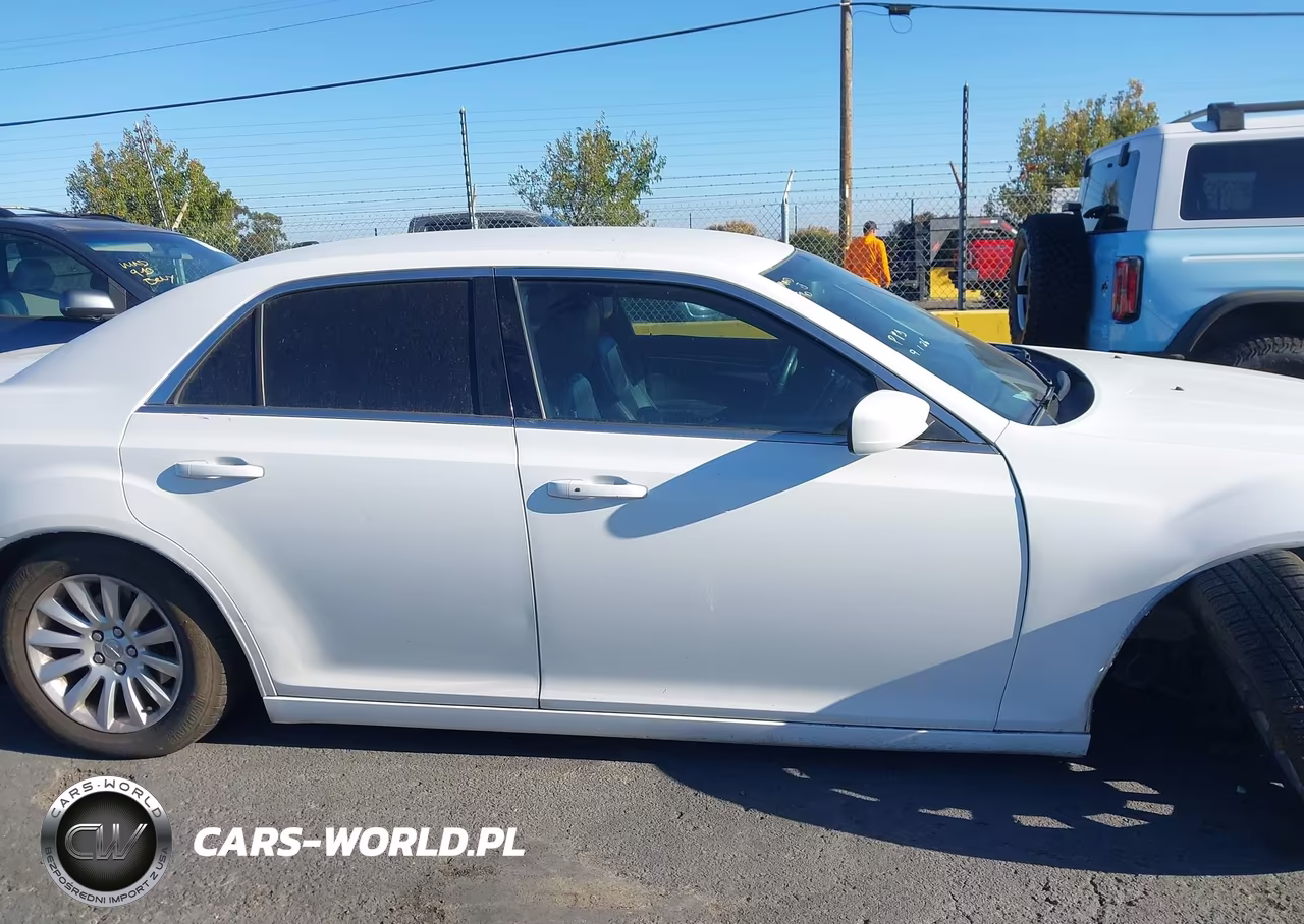 2014 Chrysler 300 VIN:2C3CCAAG0EH383029 - 13
