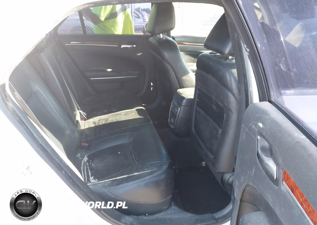 2014 Chrysler 300 VIN:2C3CCAAG0EH383029 - 8