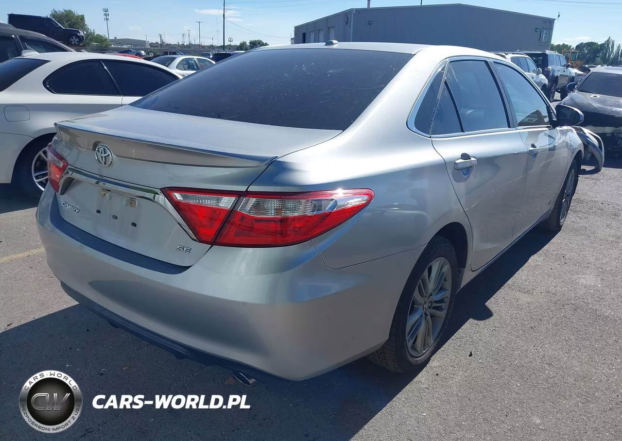2015 Toyota Camry Se VIN:4T1BF1FK6FU102129 - 4