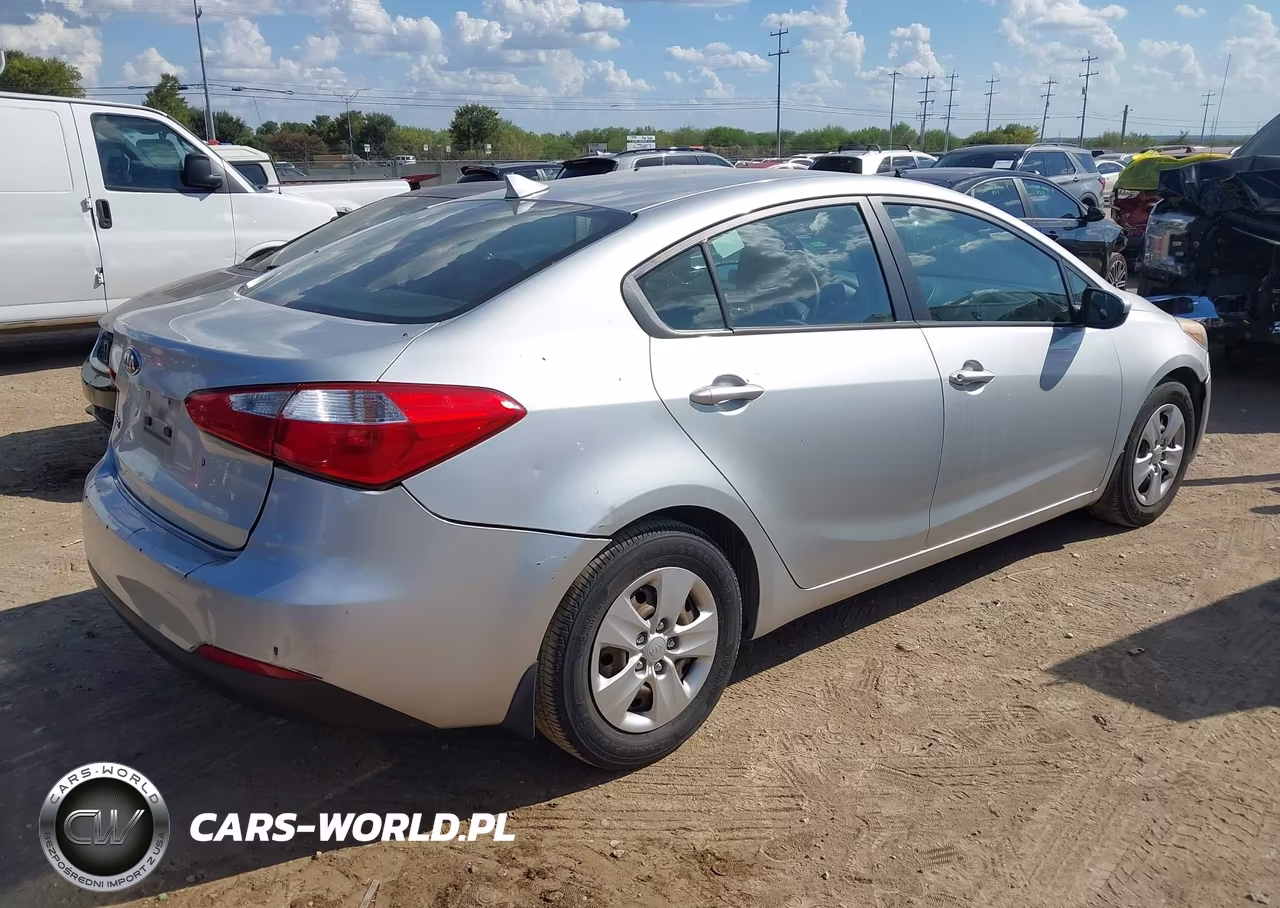 2015 Kia Forte Lx VIN:KNAFK4A6XF5261546 - 4