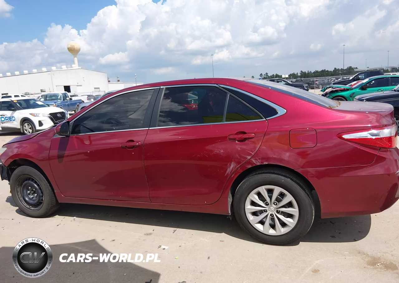 2015 Toyota Camry Le VIN:4T1BF1FK1FU935997 - 14