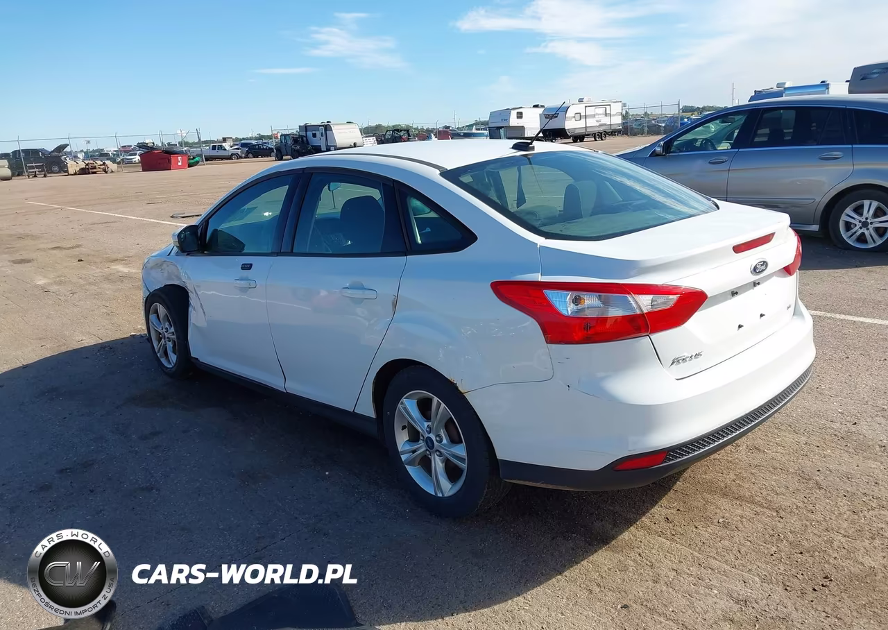 2014 Ford Focus Se VIN:1FADP3F2XEL403860 - 3