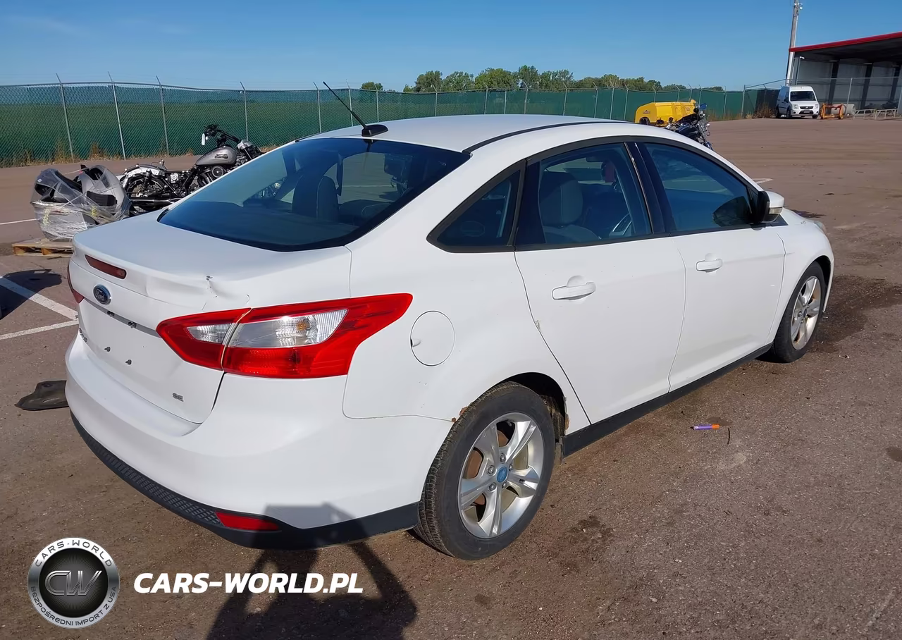 2014 Ford Focus Se VIN:1FADP3F2XEL403860 - 4