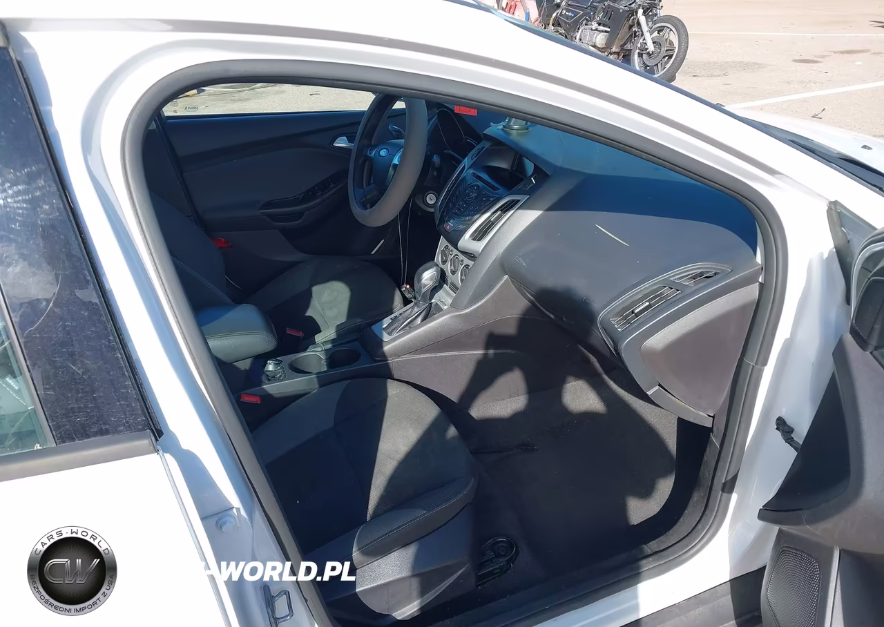2014 Ford Focus Se VIN:1FADP3F2XEL403860 - 5