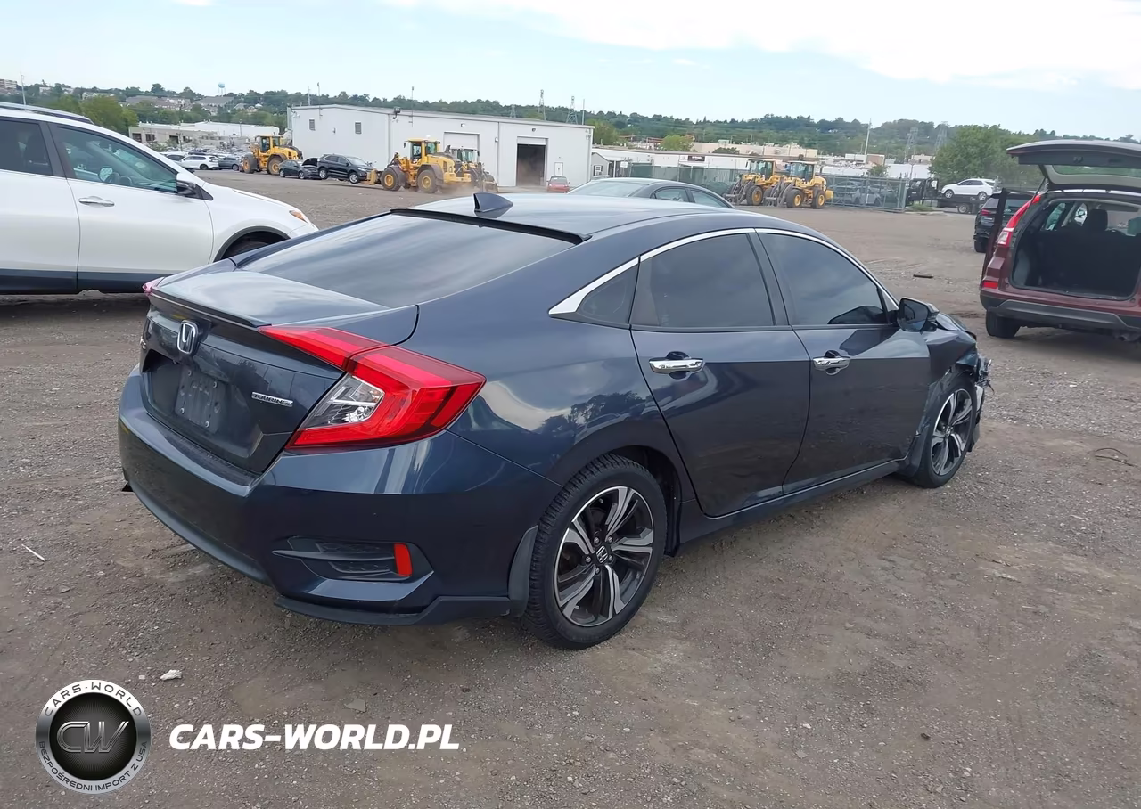 2017 Honda Civic Touring VIN:2HGFC1F96HH637643 - 4