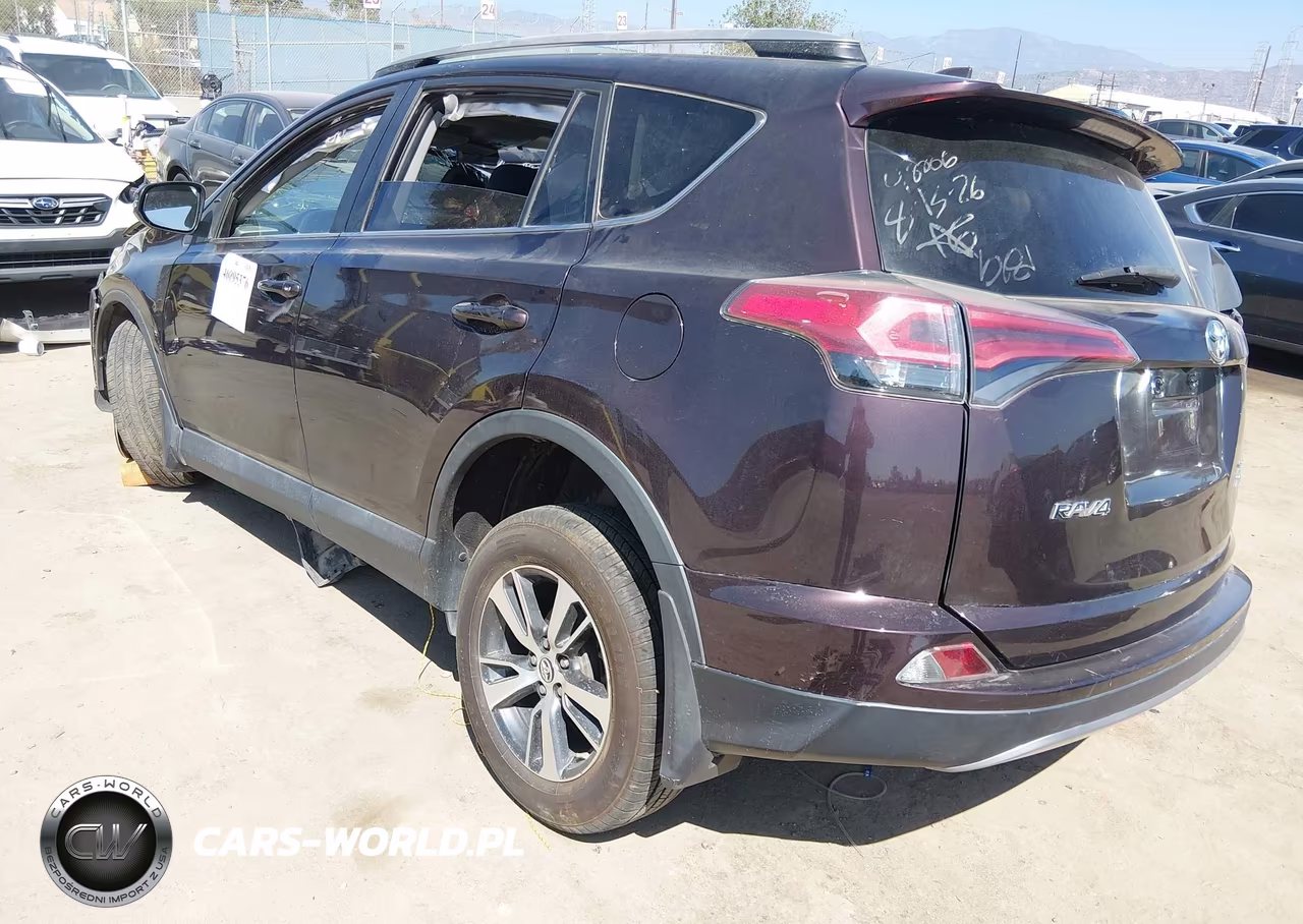 2018 Toyota Rav4 Xle VIN:2T3RFREVXJW765826 - 3
