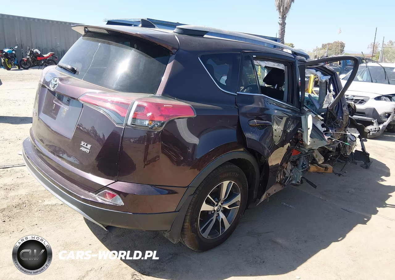 2018 Toyota Rav4 Xle VIN:2T3RFREVXJW765826 - 4