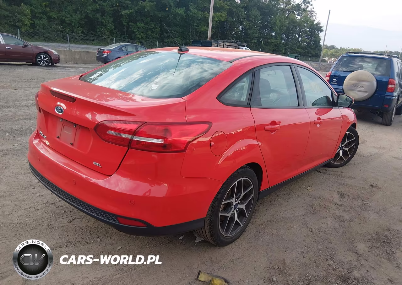 2017 Ford Focus Sel VIN:1FADP3H28HL248842 - 4