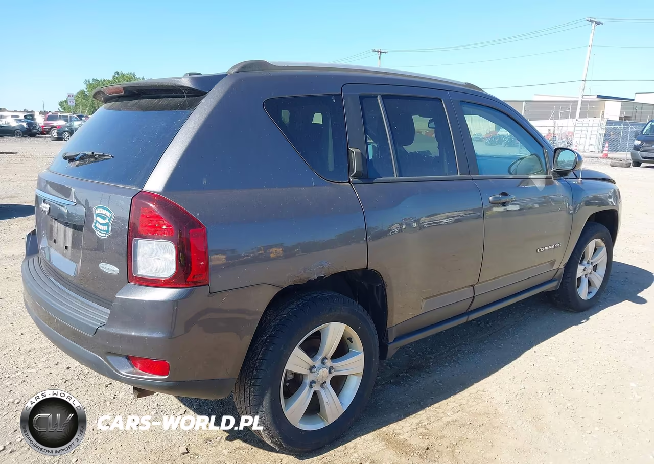 2017 Jeep Compass Latitude 4X4 VIN:1C4NJDEB2HD192000 - 4