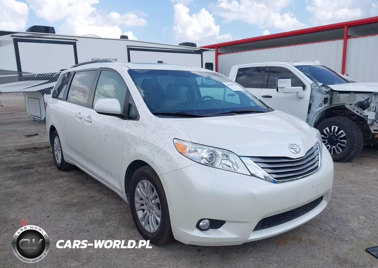 2017 Toyota Sienna Xle 8 Passenger