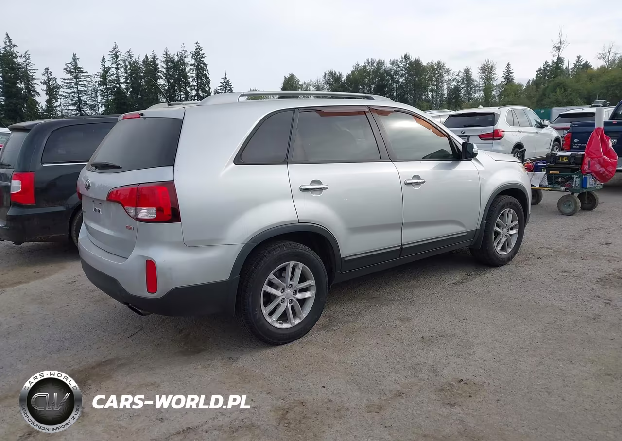 2015 Kia Sorento Lx V6 VIN:5XYKT4A79FG576787 - 4