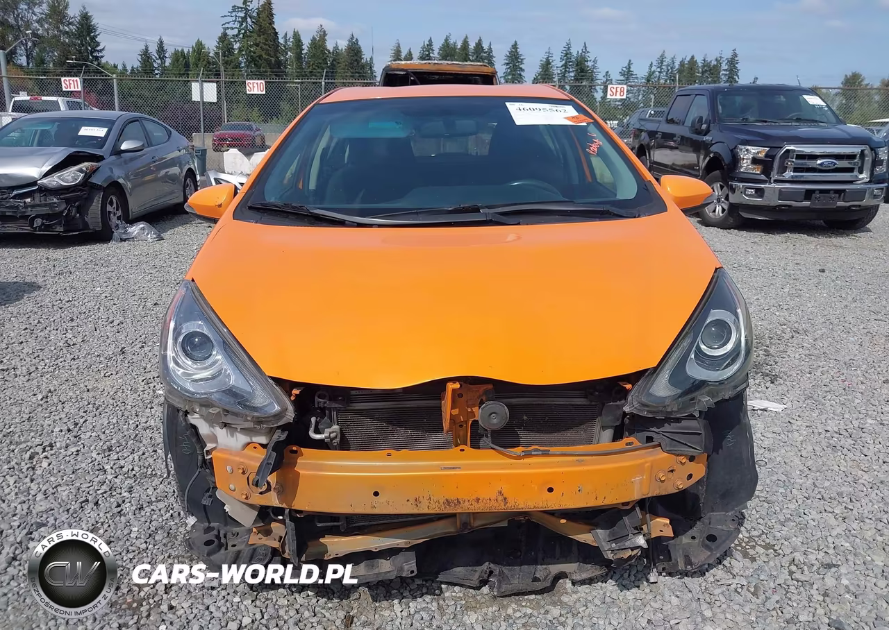 2015 Toyota Prius C Two VIN:JTDKDTB31F1094950 - 13
