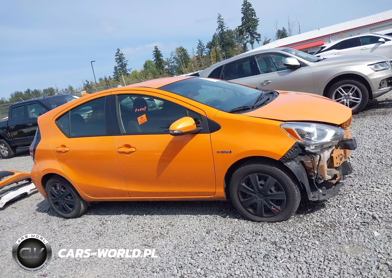 2015 Toyota Prius C Two VIN:JTDKDTB31F1094950 - 14