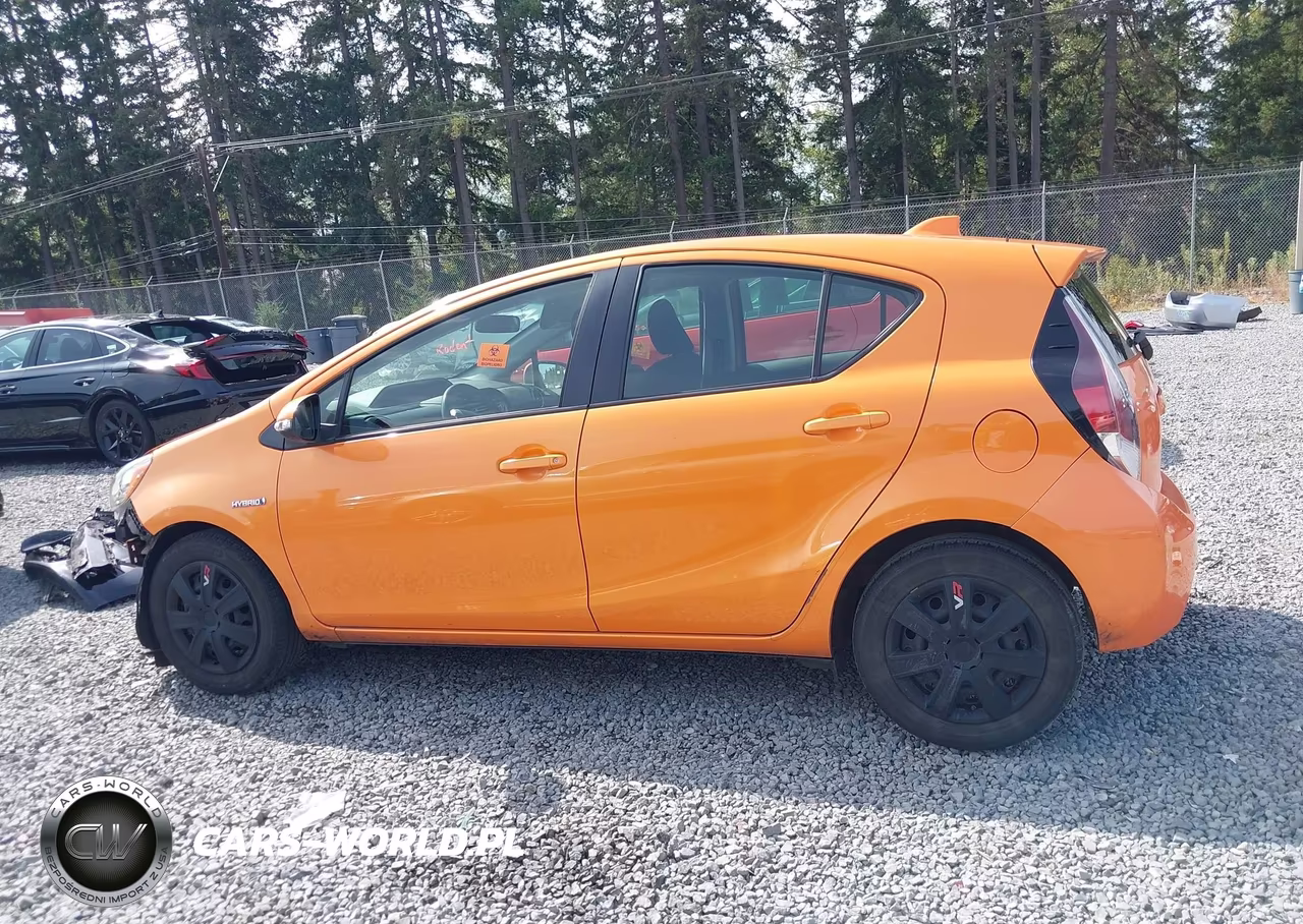 2015 Toyota Prius C Two VIN:JTDKDTB31F1094950 - 15