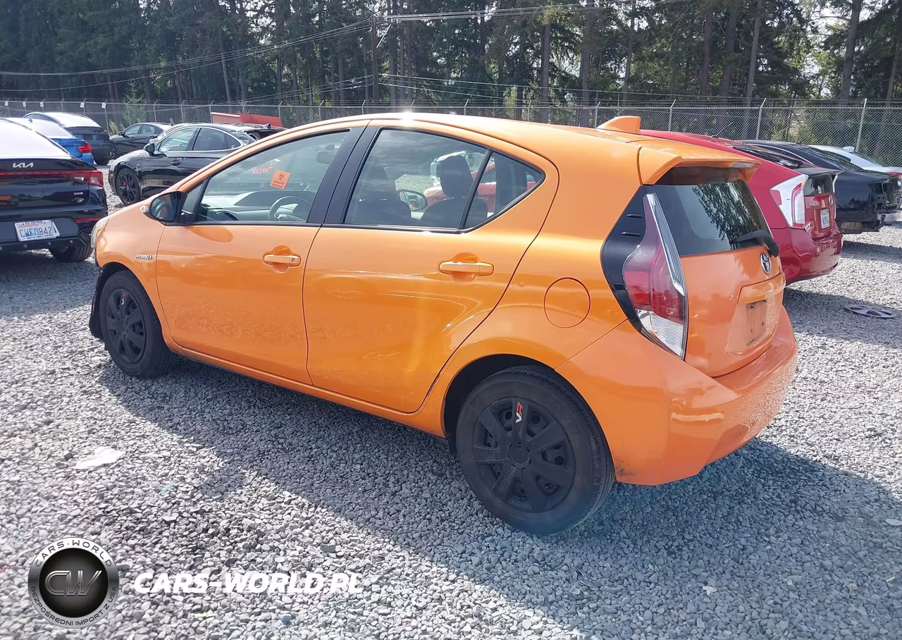 2015 Toyota Prius C Two VIN:JTDKDTB31F1094950 - 3