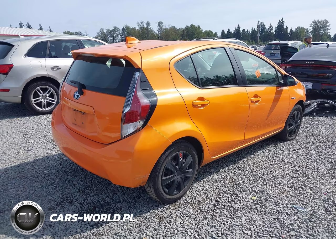 2015 Toyota Prius C Two VIN:JTDKDTB31F1094950 - 4