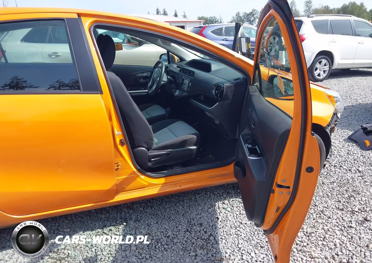 2015 Toyota Prius C Two VIN:JTDKDTB31F1094950 - 5