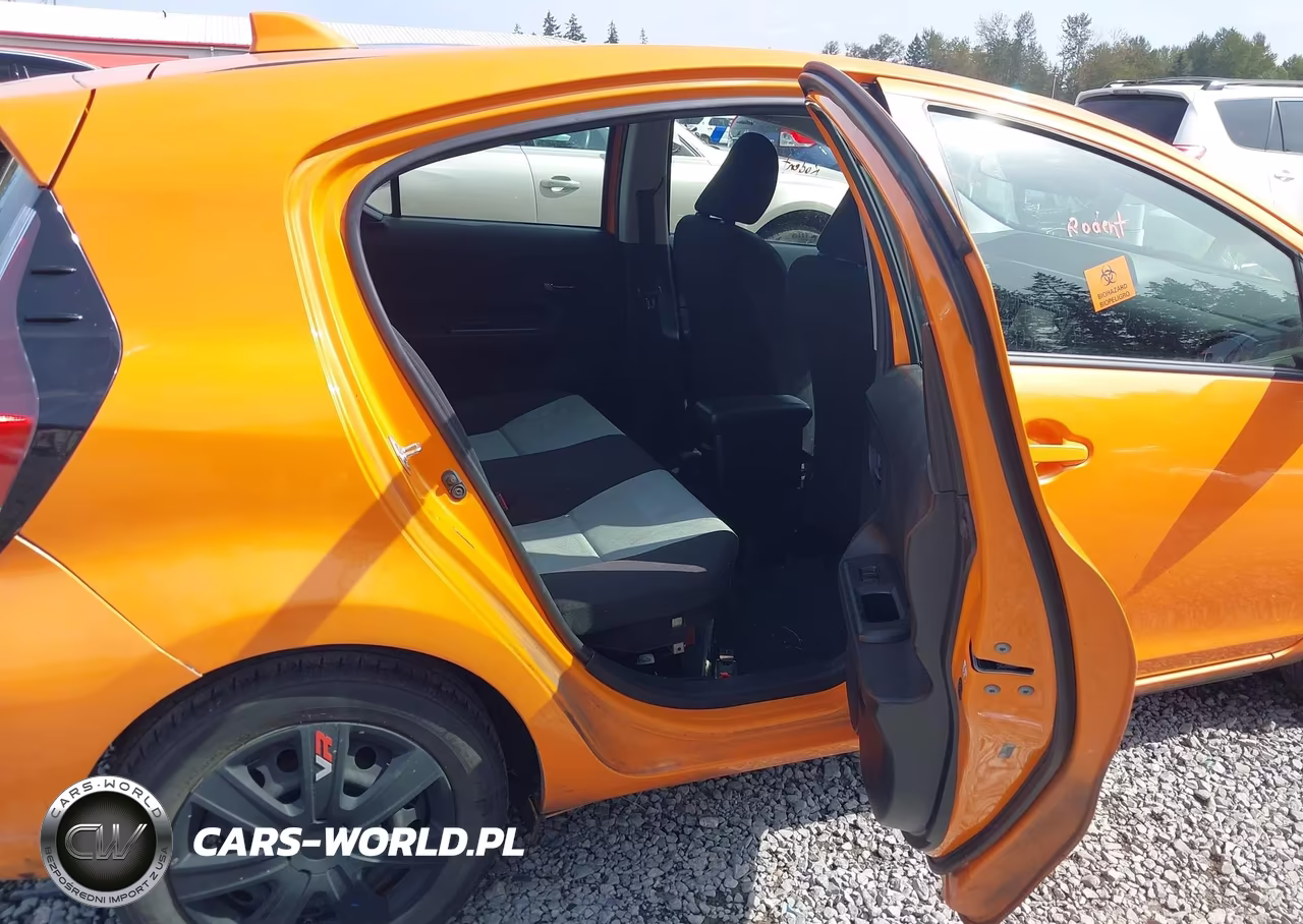 2015 Toyota Prius C Two VIN:JTDKDTB31F1094950 - 8