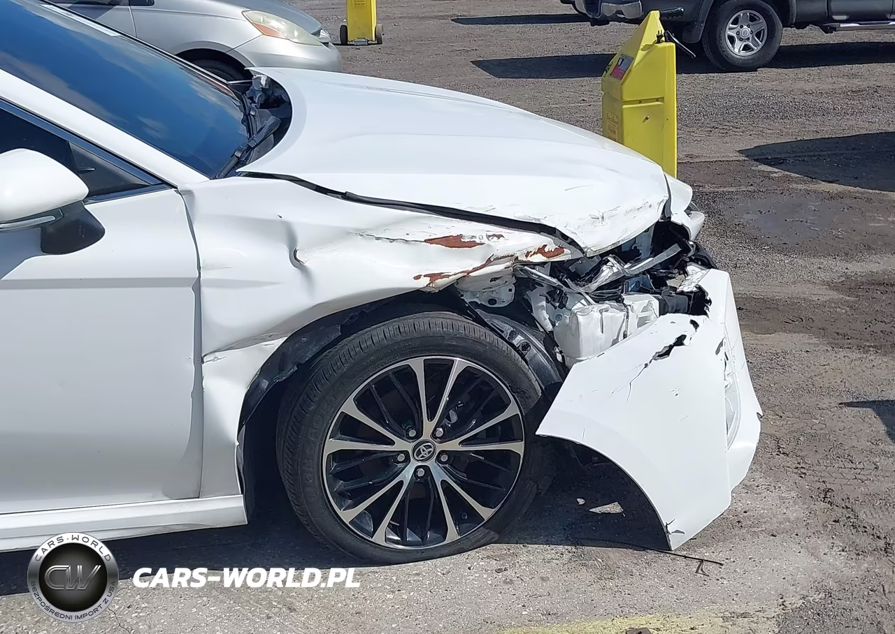 2018 Toyota Camry Se VIN:4T1B11HK7JU571105 - 17