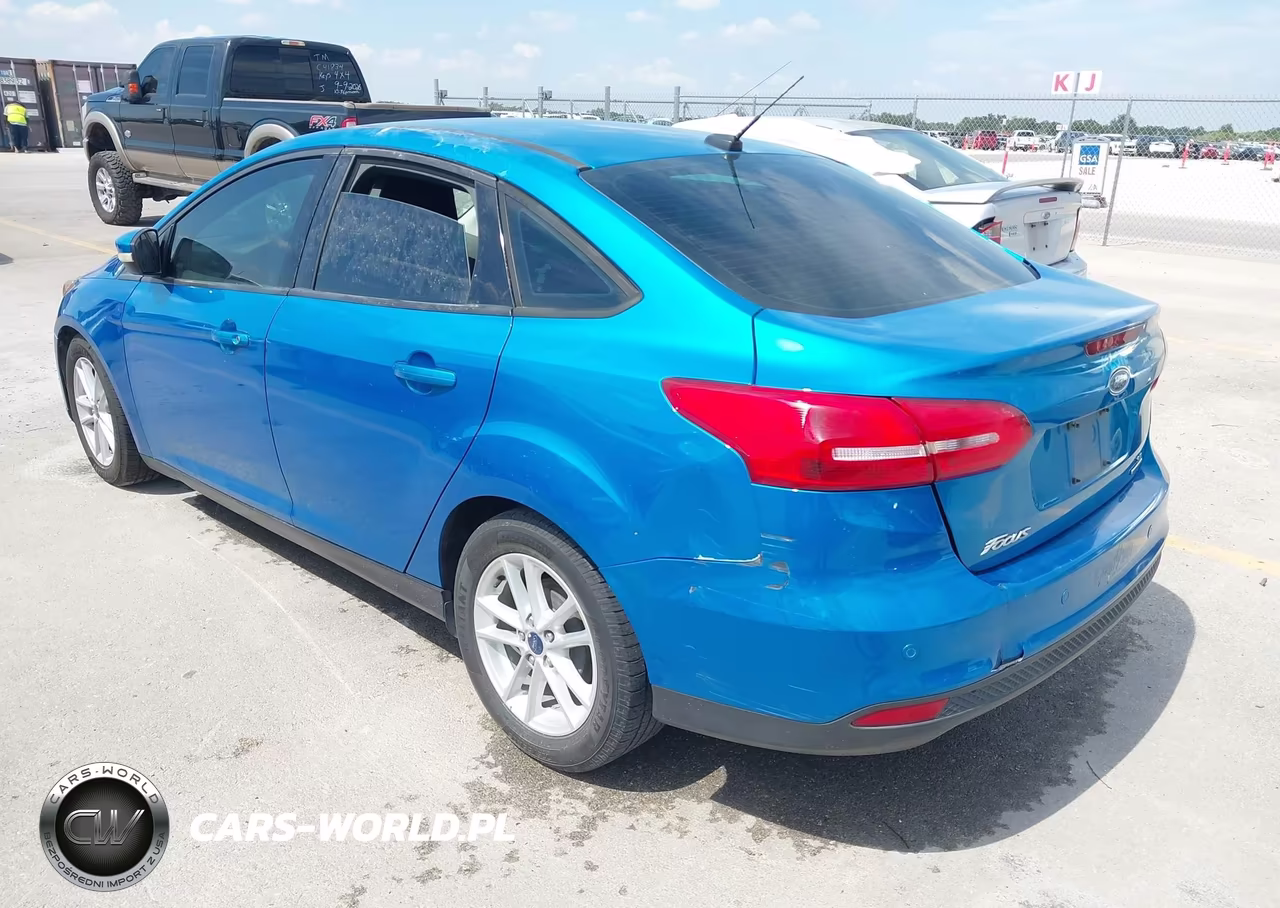 2016 Ford Focus Se VIN:1FADP3F24GL404652 - 3
