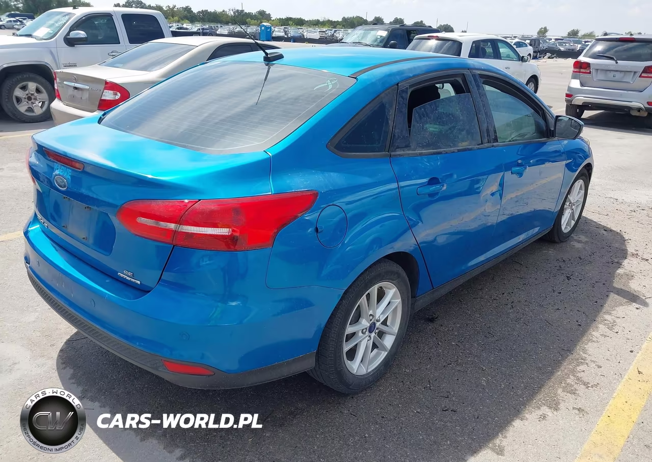 2016 Ford Focus Se VIN:1FADP3F24GL404652 - 4