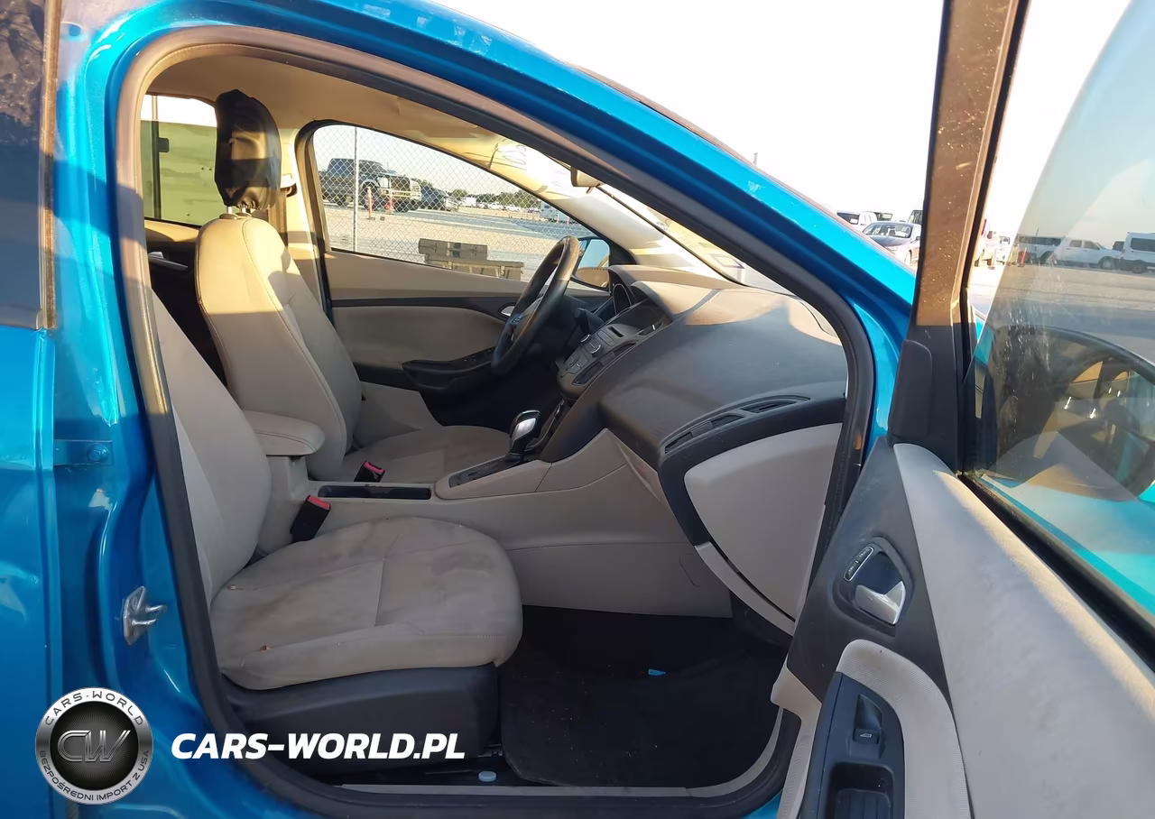 2016 Ford Focus Se VIN:1FADP3F24GL404652 - 5