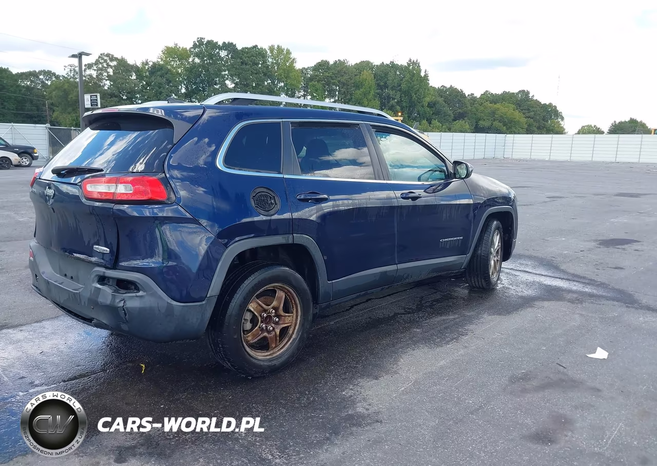 2015 Jeep Cherokee Latitude VIN:1C4PJLCB3FW721784 - 4