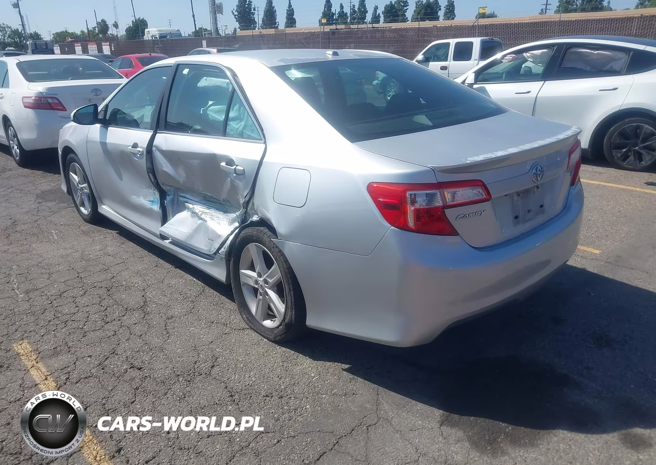2014 Toyota Camry Se VIN:4T1BF1FKXEU784821 - 3