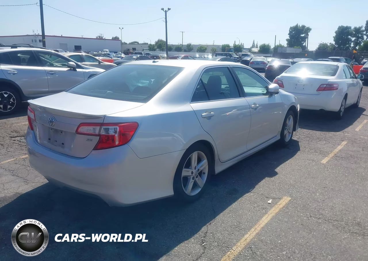 2014 Toyota Camry Se VIN:4T1BF1FKXEU784821 - 4