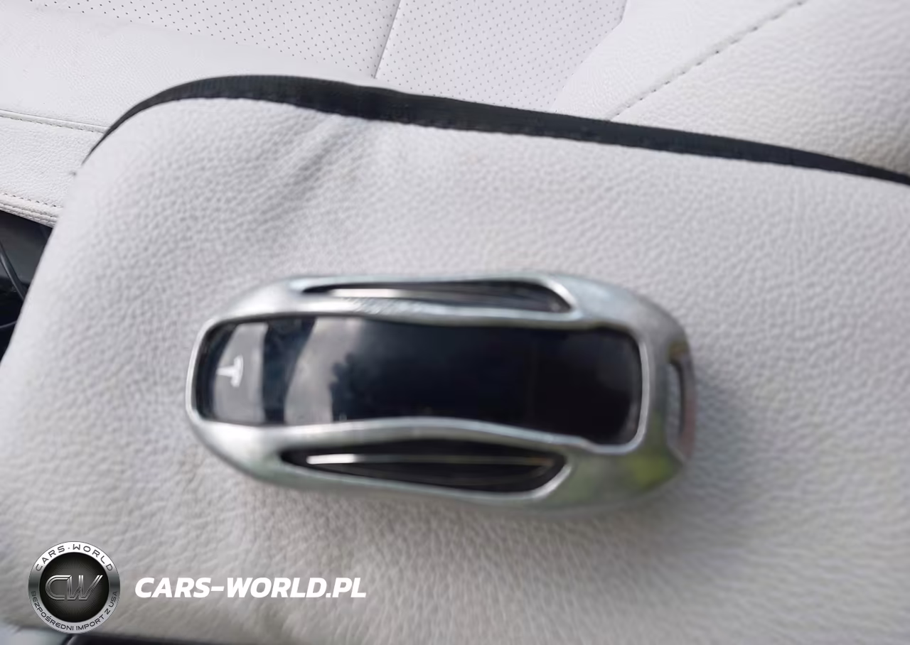 2020 Tesla Model X VIN:5YJXCDE26LF234348 - 11