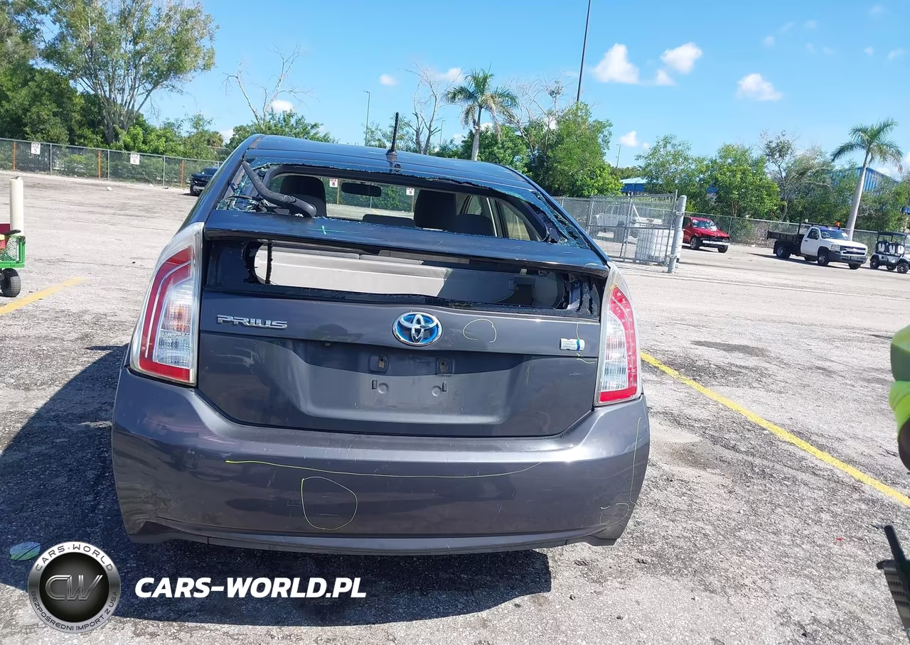 2015 Toyota Prius Two VIN:JTDKN3DU8F0441487 - 16