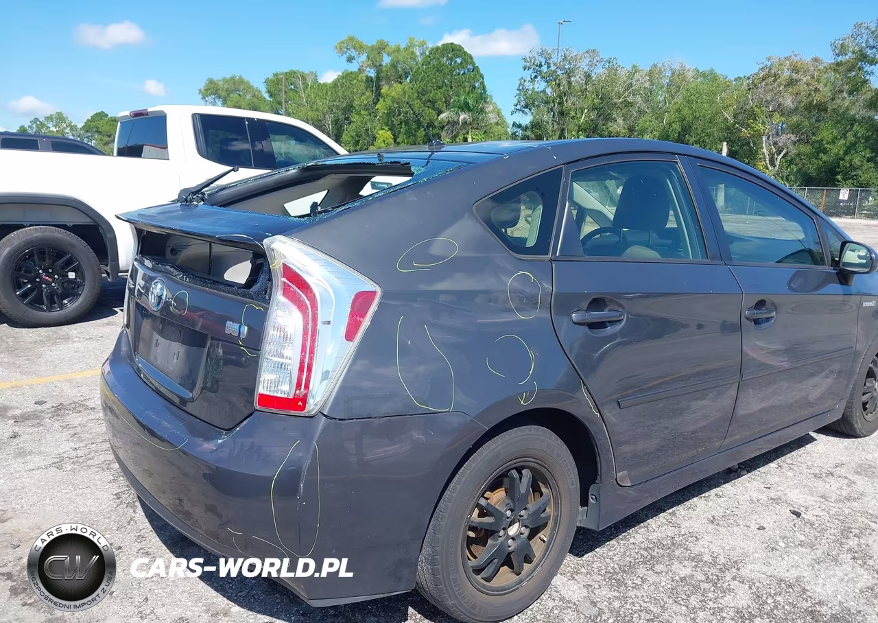 2015 Toyota Prius Two VIN:JTDKN3DU8F0441487 - 18
