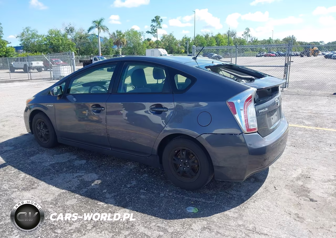 2015 Toyota Prius Two VIN:JTDKN3DU8F0441487 - 3