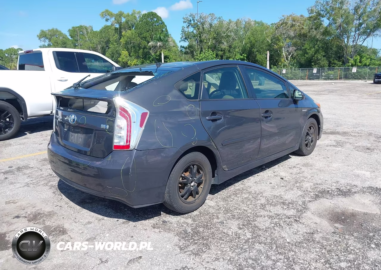 2015 Toyota Prius Two VIN:JTDKN3DU8F0441487 - 4