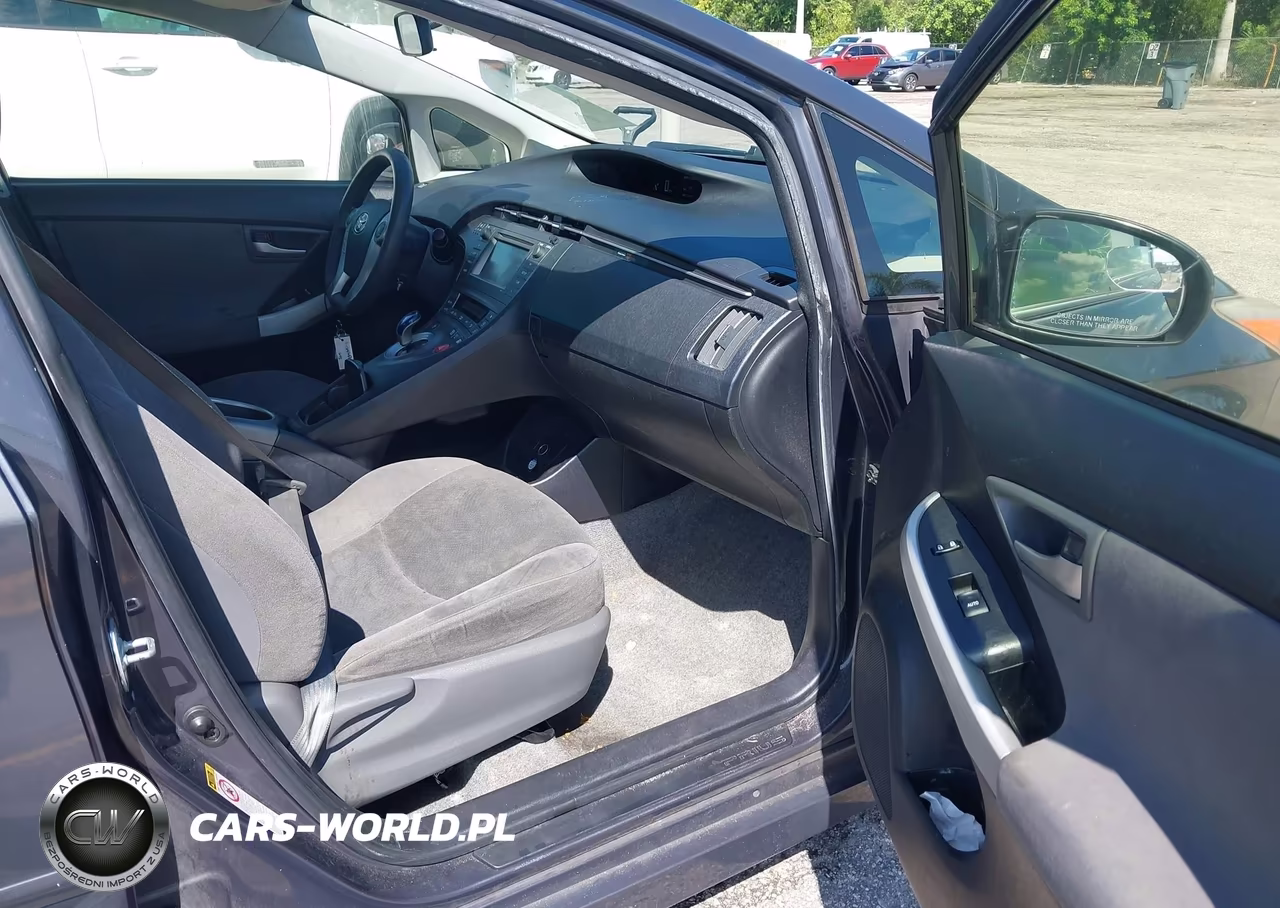 2015 Toyota Prius Two VIN:JTDKN3DU8F0441487 - 5