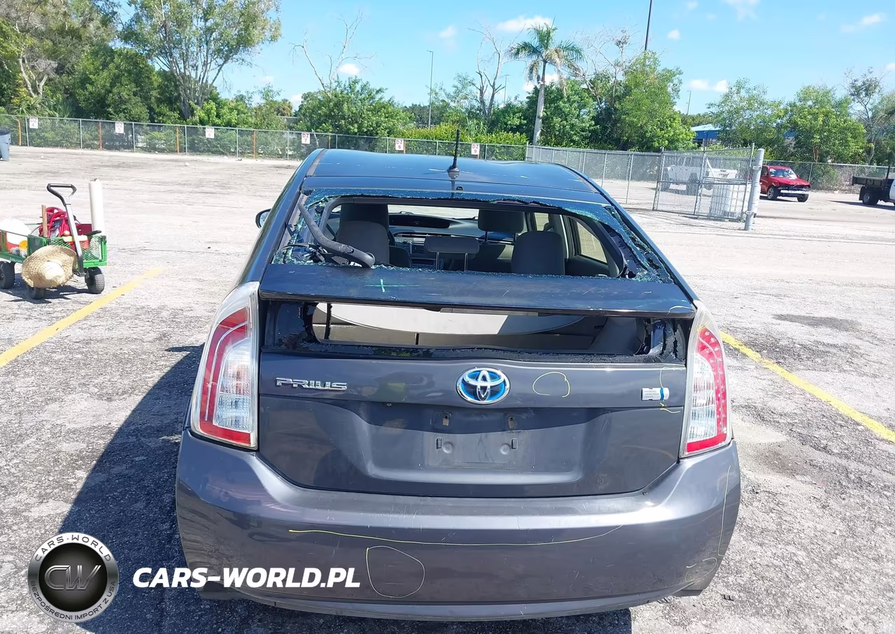 2015 Toyota Prius Two VIN:JTDKN3DU8F0441487 - 6