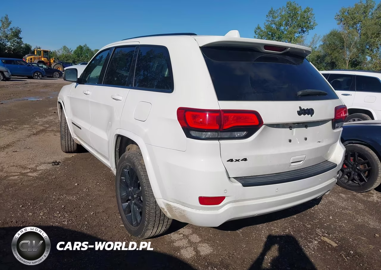 2021 Jeep Grand Cherokee Laredo X 4X4 VIN:1C4RJFAG8MC705670 - 3