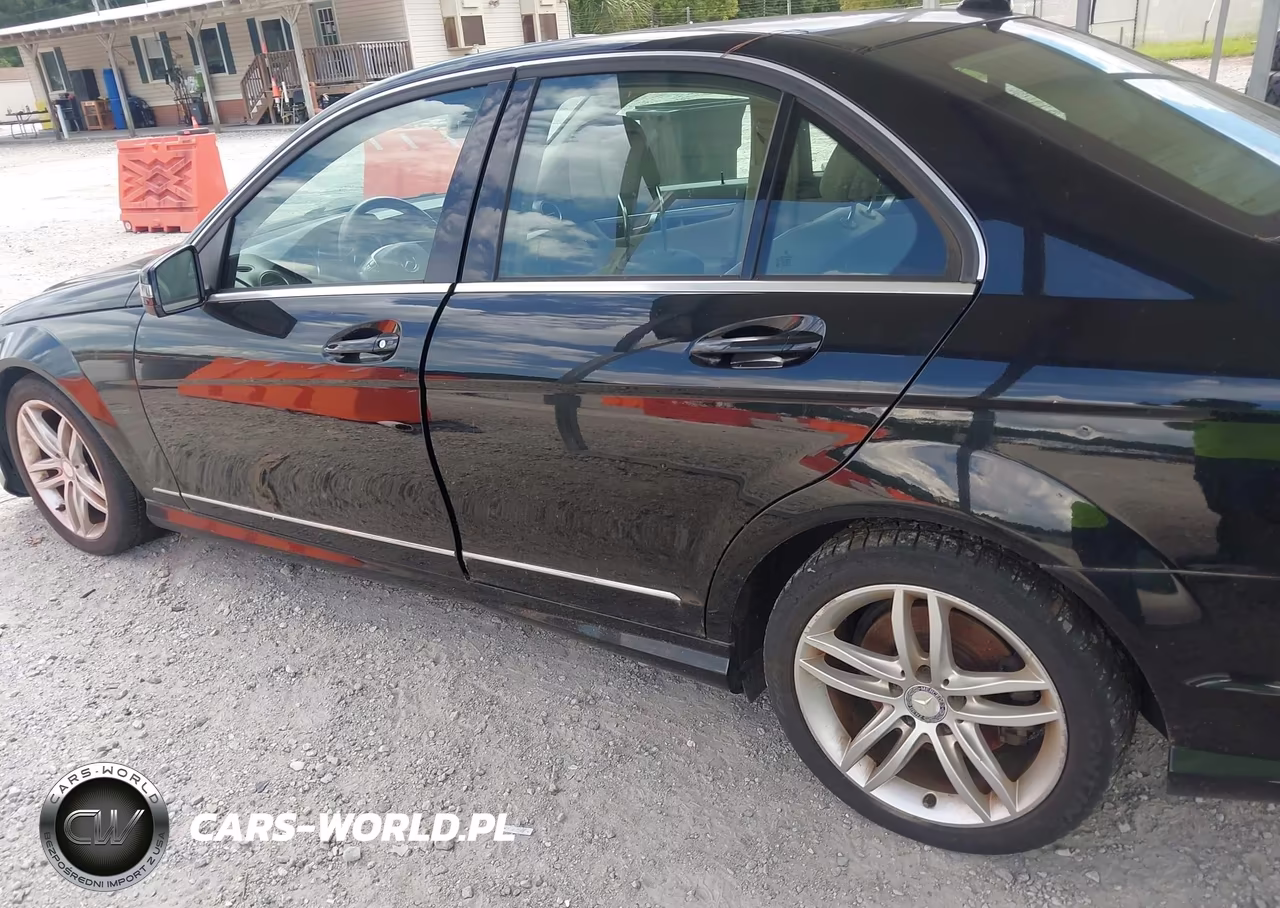 2013 Mercedes-Benz C 300 Sport 4Matic VIN:WDDGF8AB3DA880483 - 13
