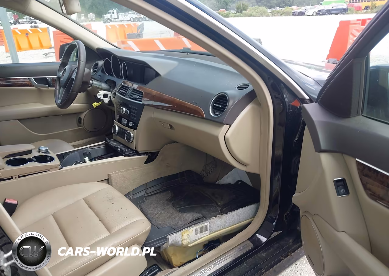2013 Mercedes-Benz C 300 Sport 4Matic VIN:WDDGF8AB3DA880483 - 5