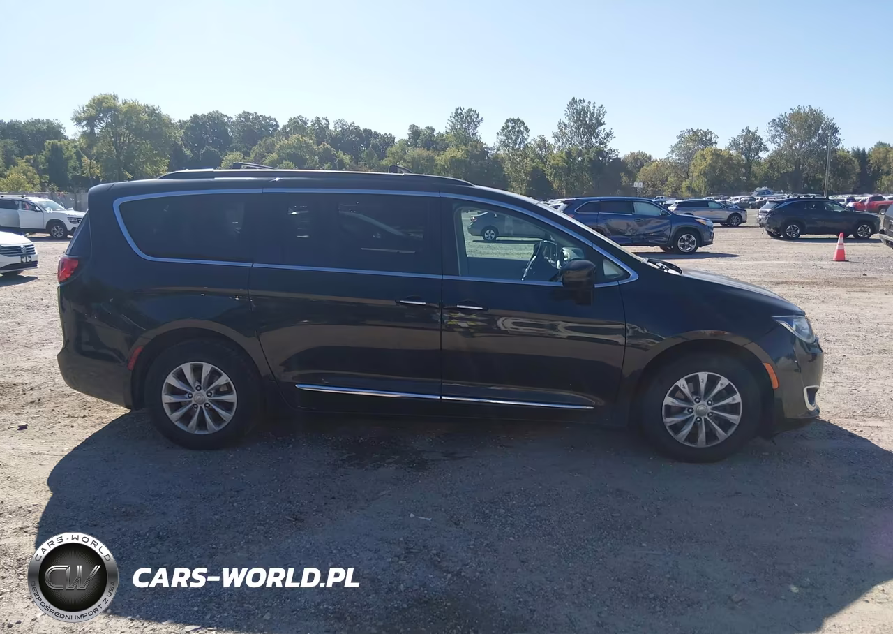 2017 Chrysler Pacifica VIN:2C4RC1BG4HR621693 - 13