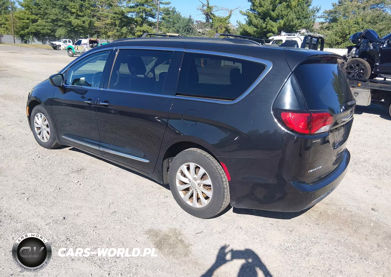 2017 Chrysler Pacifica VIN:2C4RC1BG4HR621693 - 3